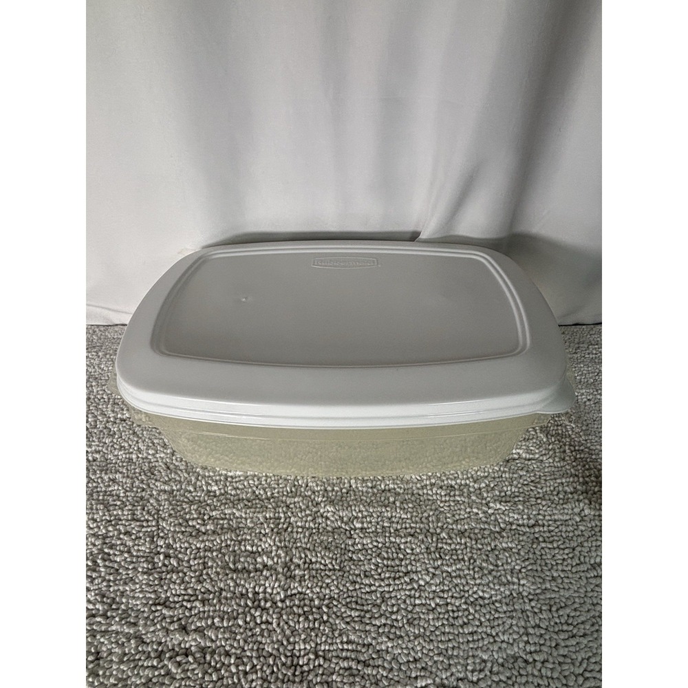 VTG Rubbermaid 2.4 GAL Food Storage Container Clear Snap Lid "D"